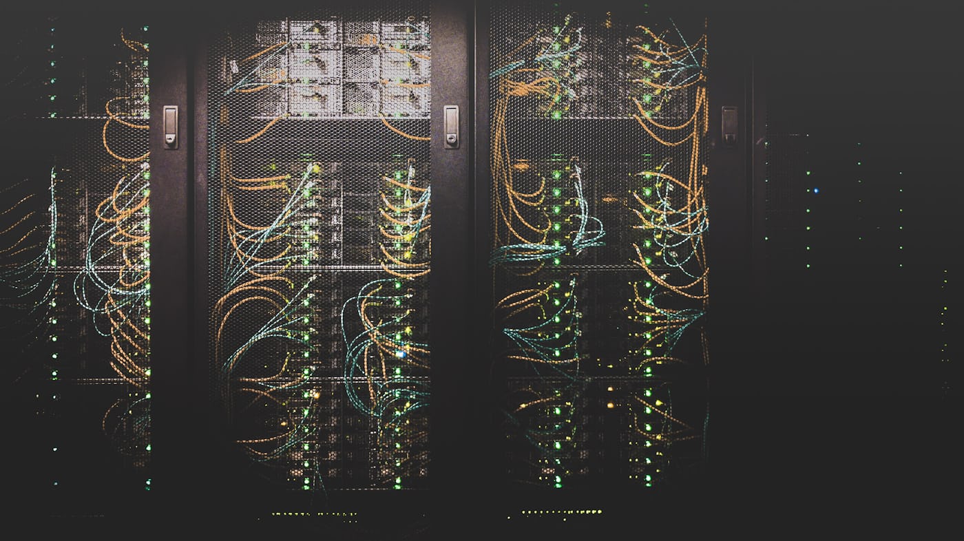 Data center and real-time network traffic processing
